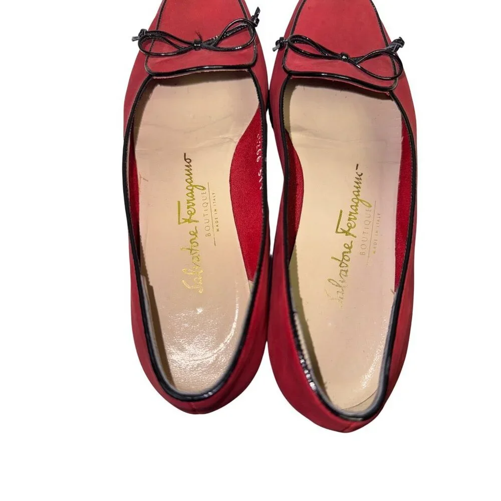 Salvatore Ferragamo Vintage Women's Loafers Red Suede Bow Detail Size 6 Designer